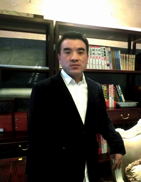 成熟,干练,年轻有为的张永红,1974年出生于陕西省渭南市,本科学历